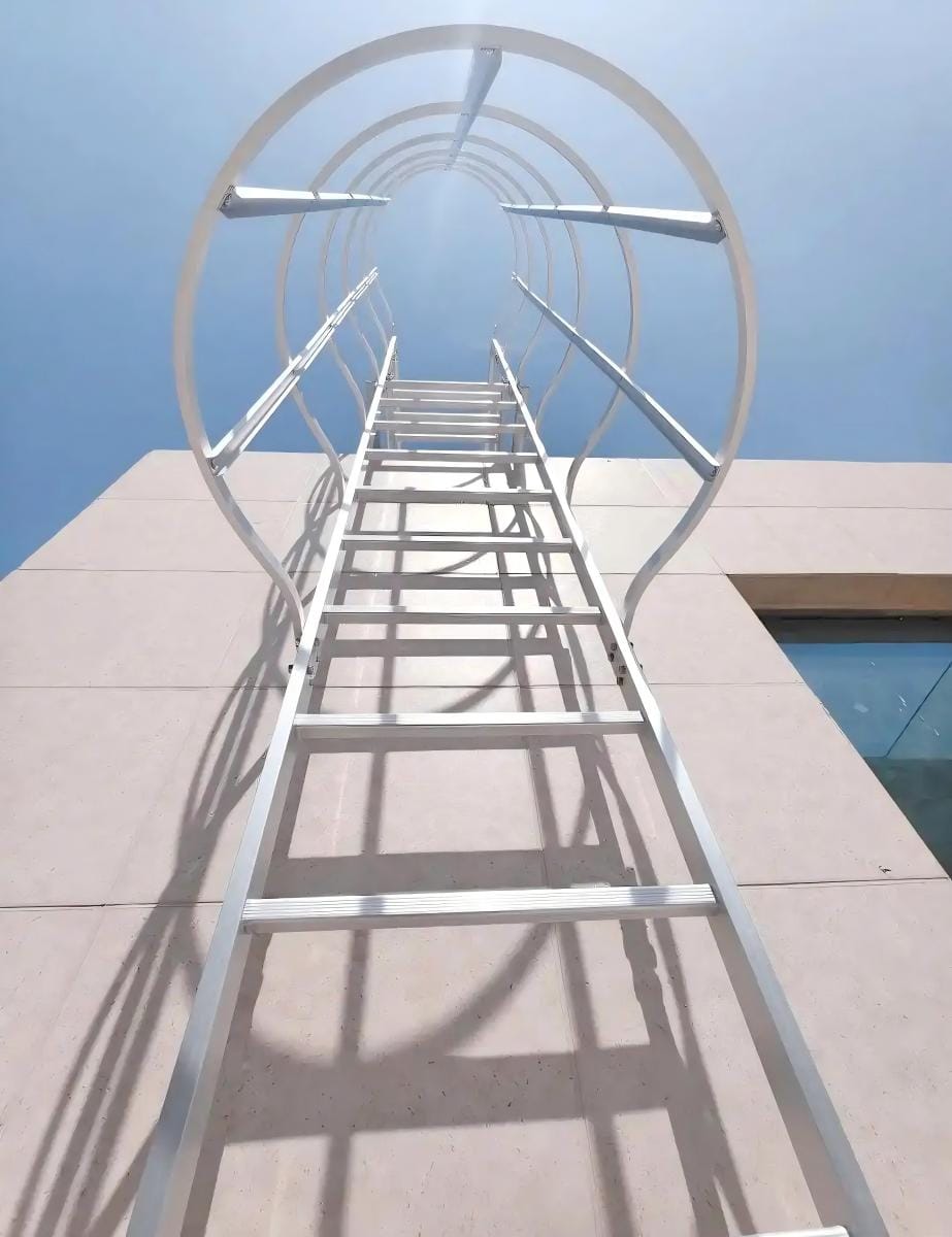 Fixed Steel Safety Cage Ladders
