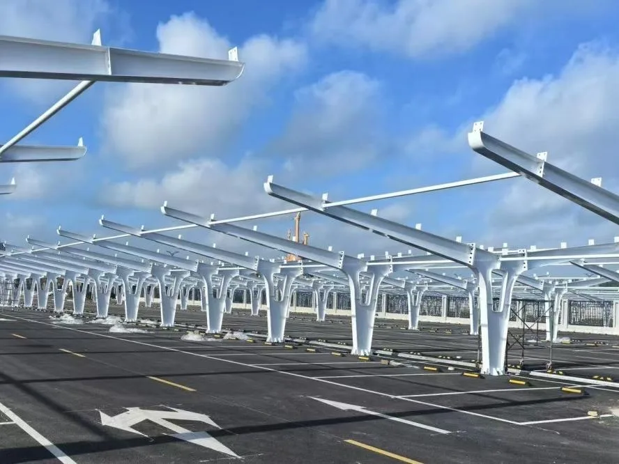 Stalowa wiata membranowa i zadaszenie